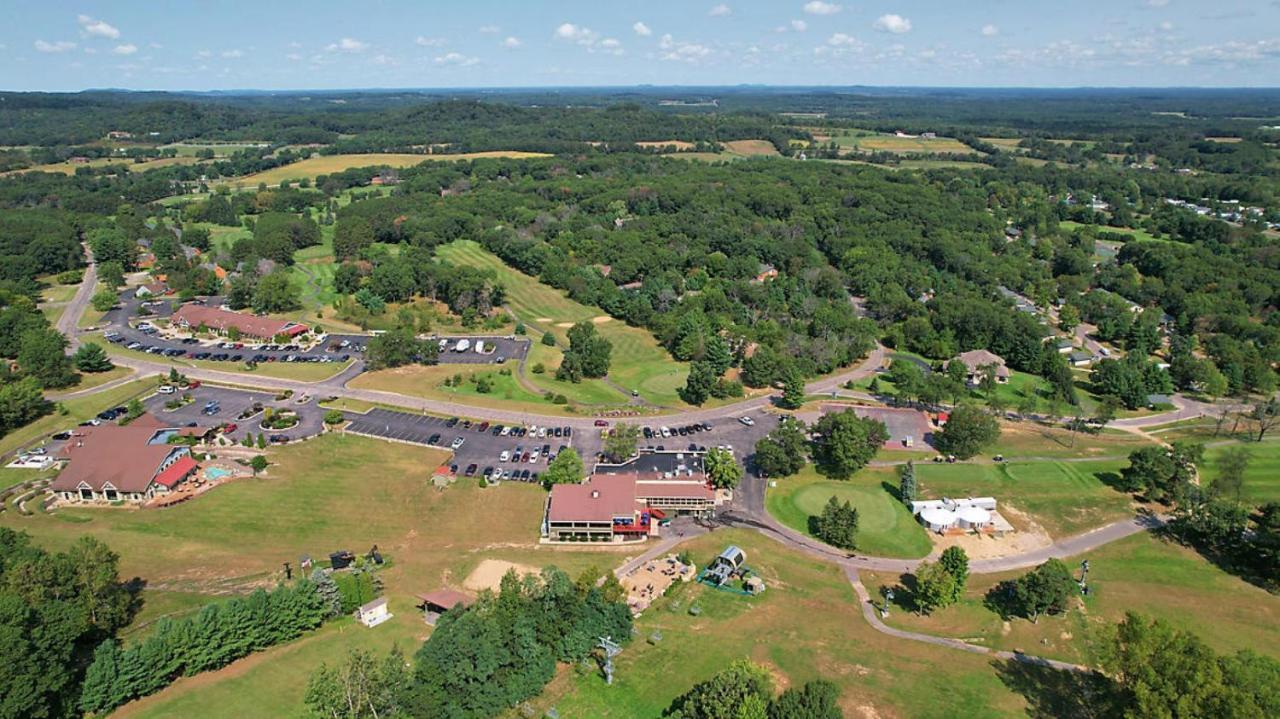 Christmas Mountain Campground Lake Delton Exterior photo
